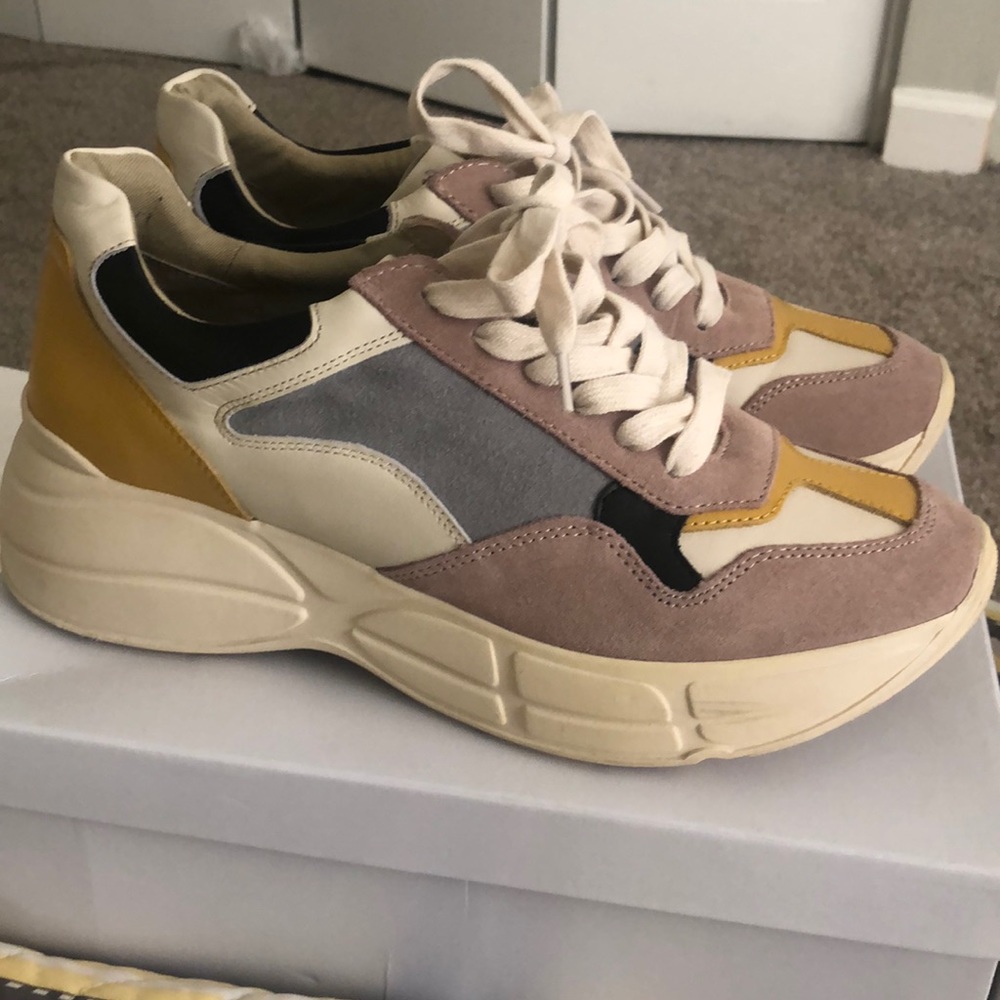 Steve Madden sneaker